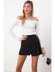 Buy Trendyol Mini Skirts in Saudi, UAE, Kuwait and Qatar | VogaCloset