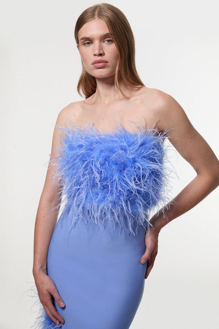 فستان محبوك بنمط شرائح بأكتاف مكشوفة مزين بالريش | ملابس | فساتين | Premium Dresses فستان محبوك بنمط شرائح بأكتاف مكشوفة مزين بالريش | ملابس | فساتين | Premium Dresses