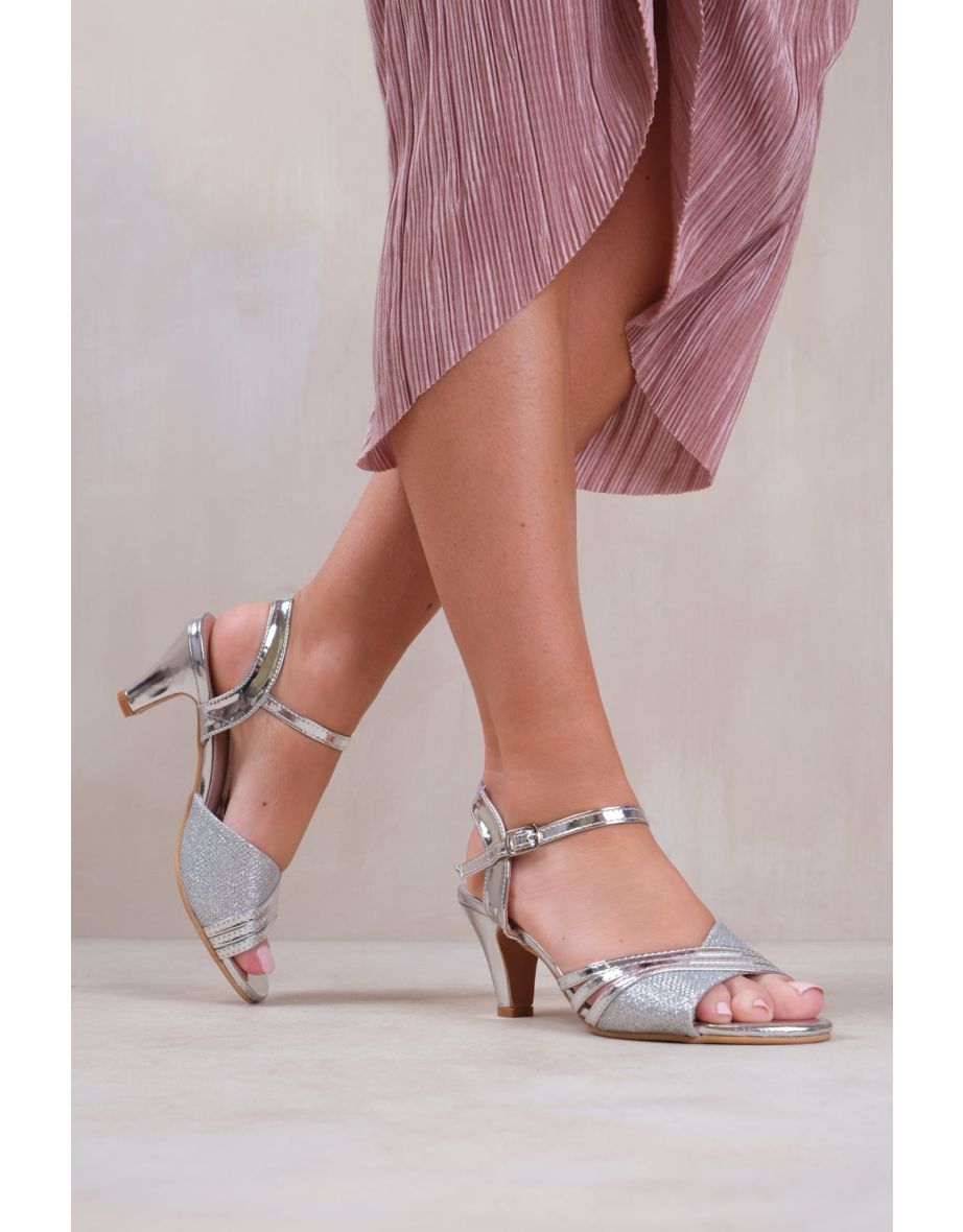 STORMI LOW HEEL SANDALS WITH BUCKLE ANKLE STRAP IN MOON SILVER