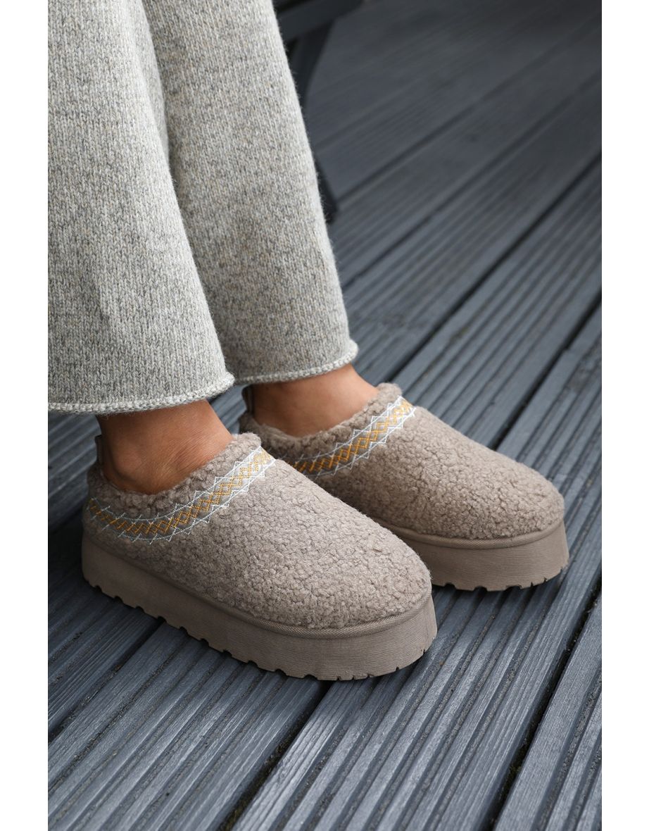 CHERRY FLATFORM AZTEC DETAIL LOW ANKLE SLIPPER BOOTS IN CAMEL SHEARLING