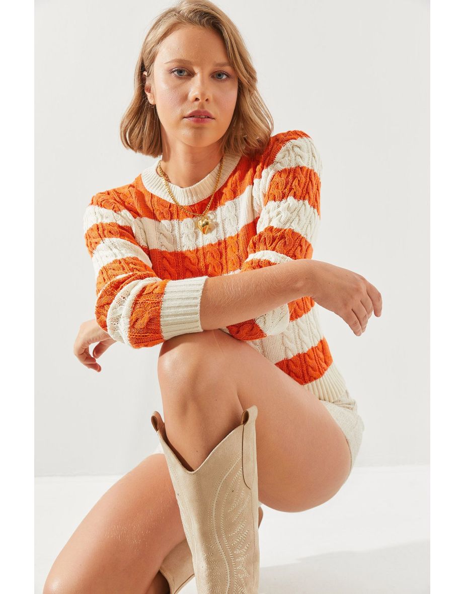 Women's Striped Crew Neck Sweater - 5
