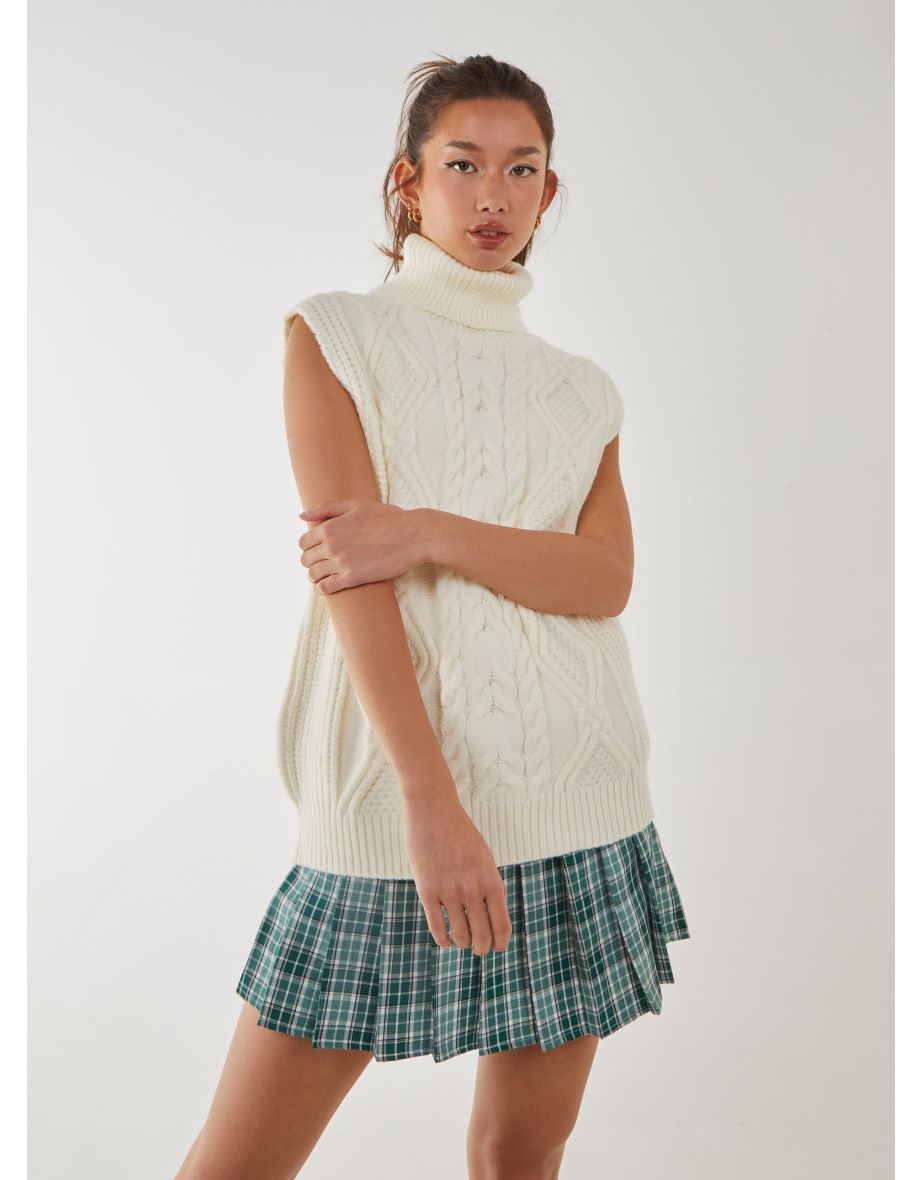 Sleeveless Knit Turtleneck