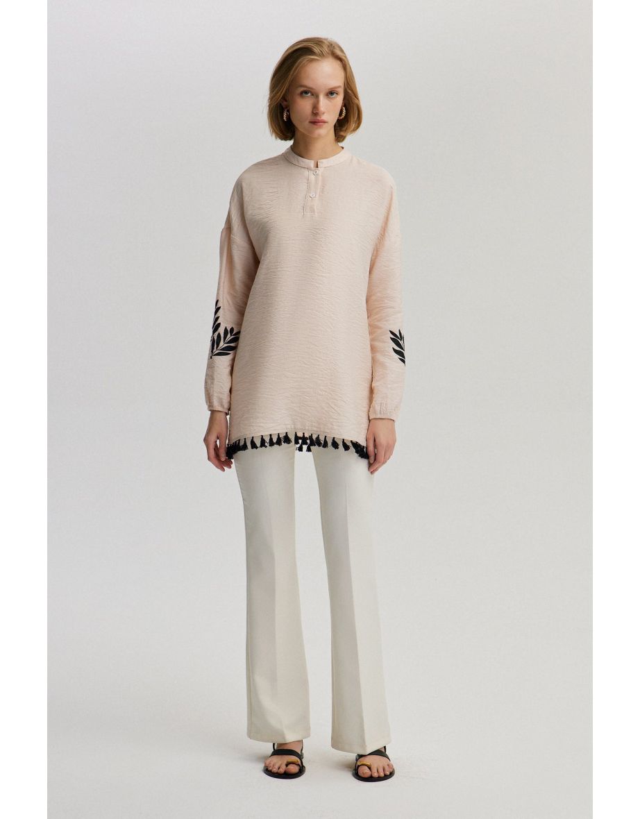 LEAF DEATILED TASSEL DETAILED BLOUSE