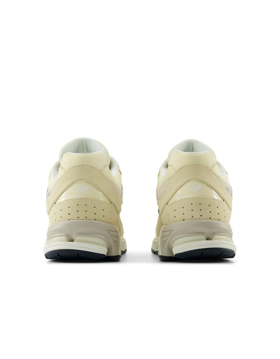Men's New Balance 2002R Trainers in Cream - 6