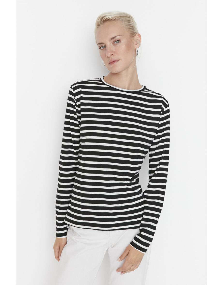 T-Shirt - Black - Regular fit
