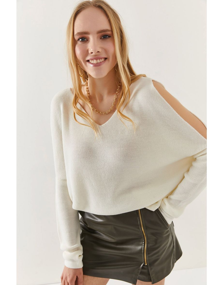 Women's Ecru V-Neck Decollete Loose Knitwear Blouse