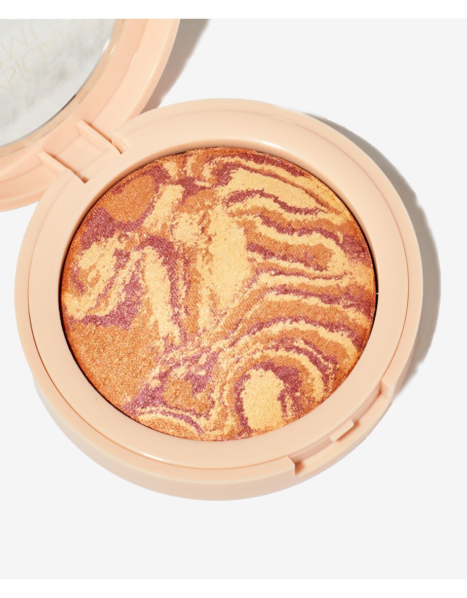 A radiance-boosting pressed powder -Natural Glow - 1