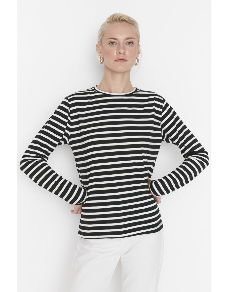 T-Shirt - Black - Regular fit - 7