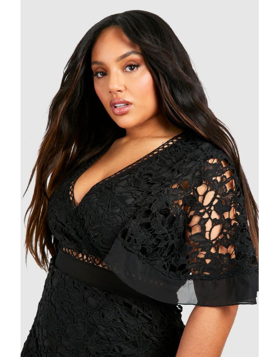 Plus Premium V Neck Tiered Lace Dress - black - 3