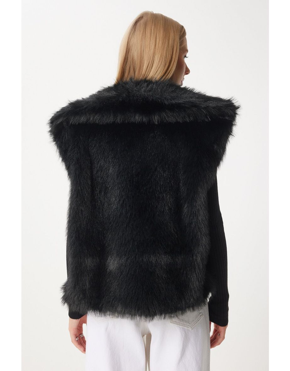 Women's Black Faux Fur Vest - 8