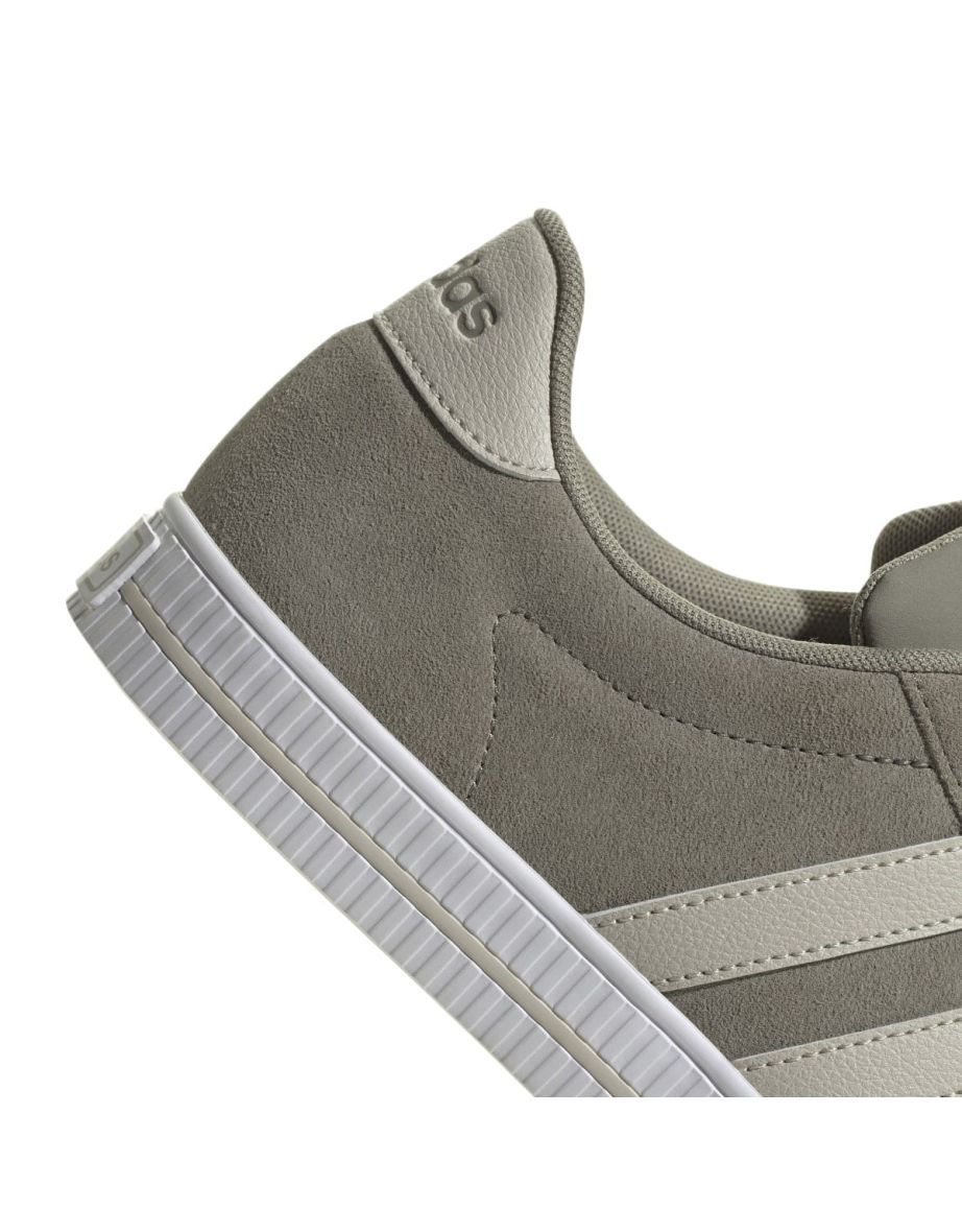 Men's adidas Daily 3.0 Trainers in Green - 8