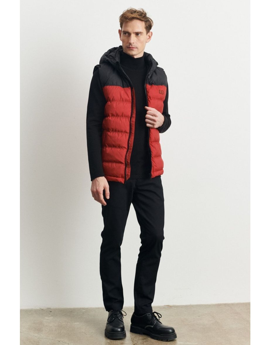 Men's Black-red Standard Fit Regular Cut Hooded Puffer Vest