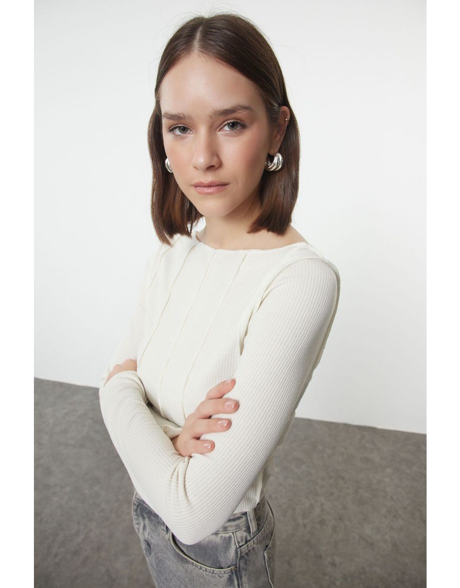 Ecru Stitching Detailed Carmen Collar Fitted Top