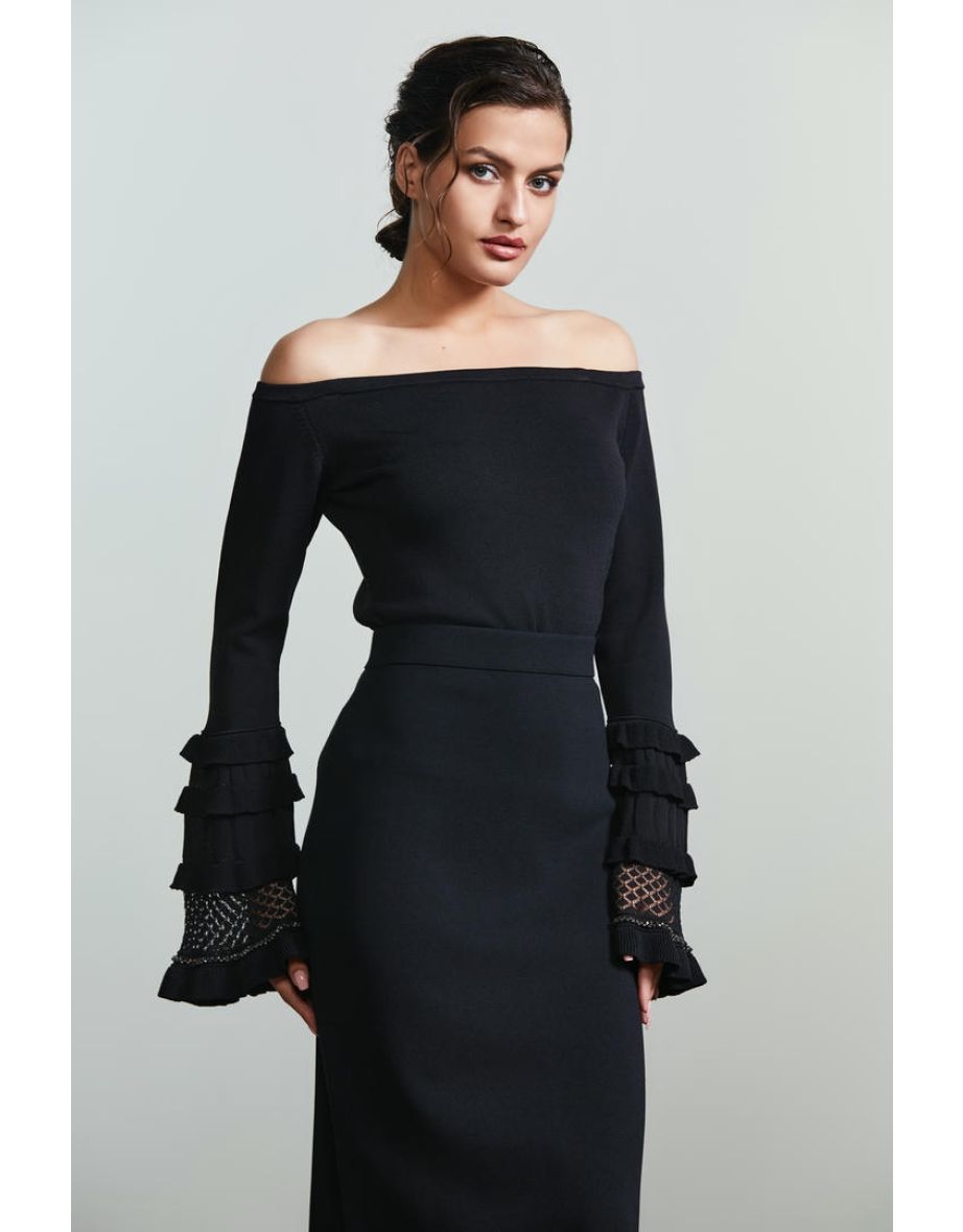 Ruffles details pullover