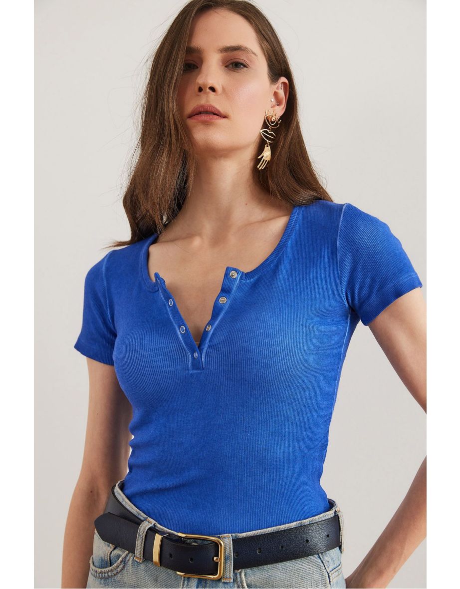 Women's Washed Saks Blue Snap Camisole Blouse - 5