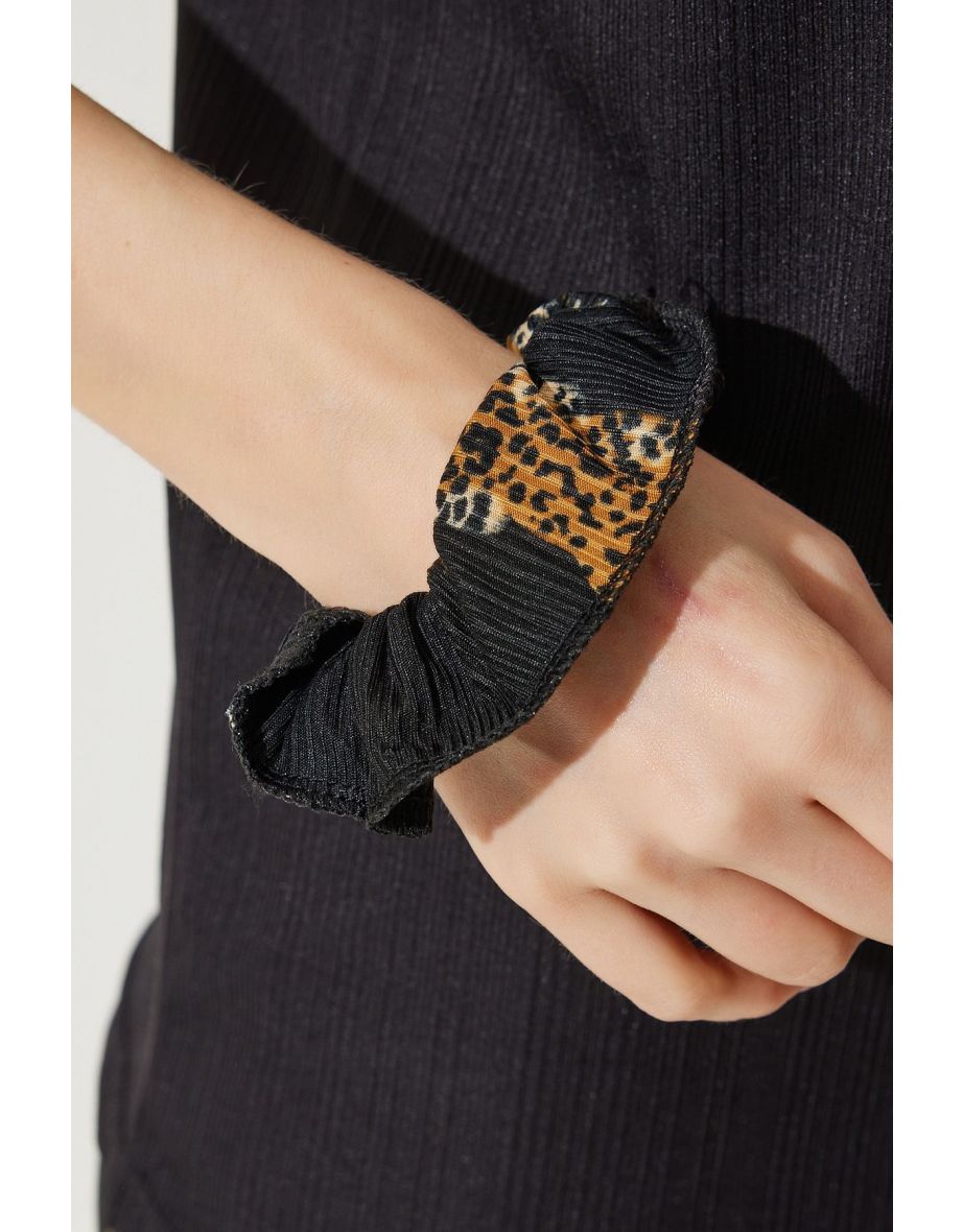 Women's Black Tiger Patterned Buckle T-Shirt Trousers Knitted Pajamas Set - 7