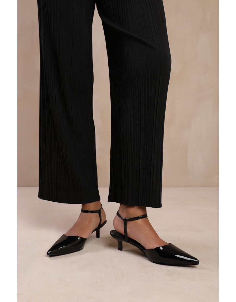 MALTA LOW KITTEN HEELS WITH POINTED TOE AND ANKLE STRAP IN BLACK PATENT