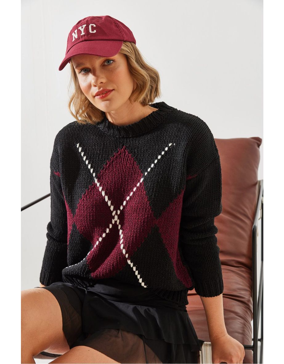 Women's Checkered Sweater - 6