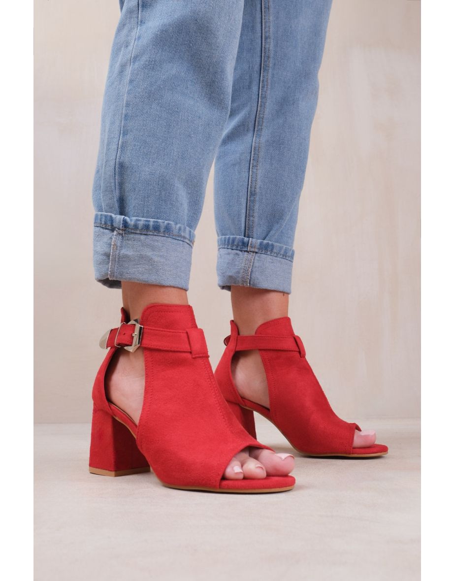 LISA BLOCK HEEL WITH SIDE BUCKLE AND OPEN TOE FRONT IN ROUGE RED