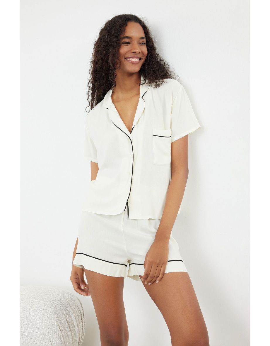 White Piping Detailed Viscose Shorts Woven Pajama Set