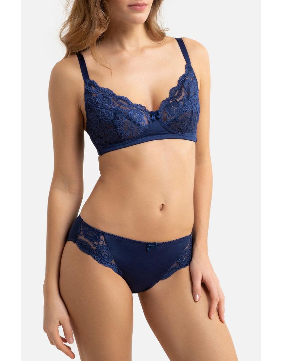 Non-Underwired Full Cup Bra in Lace