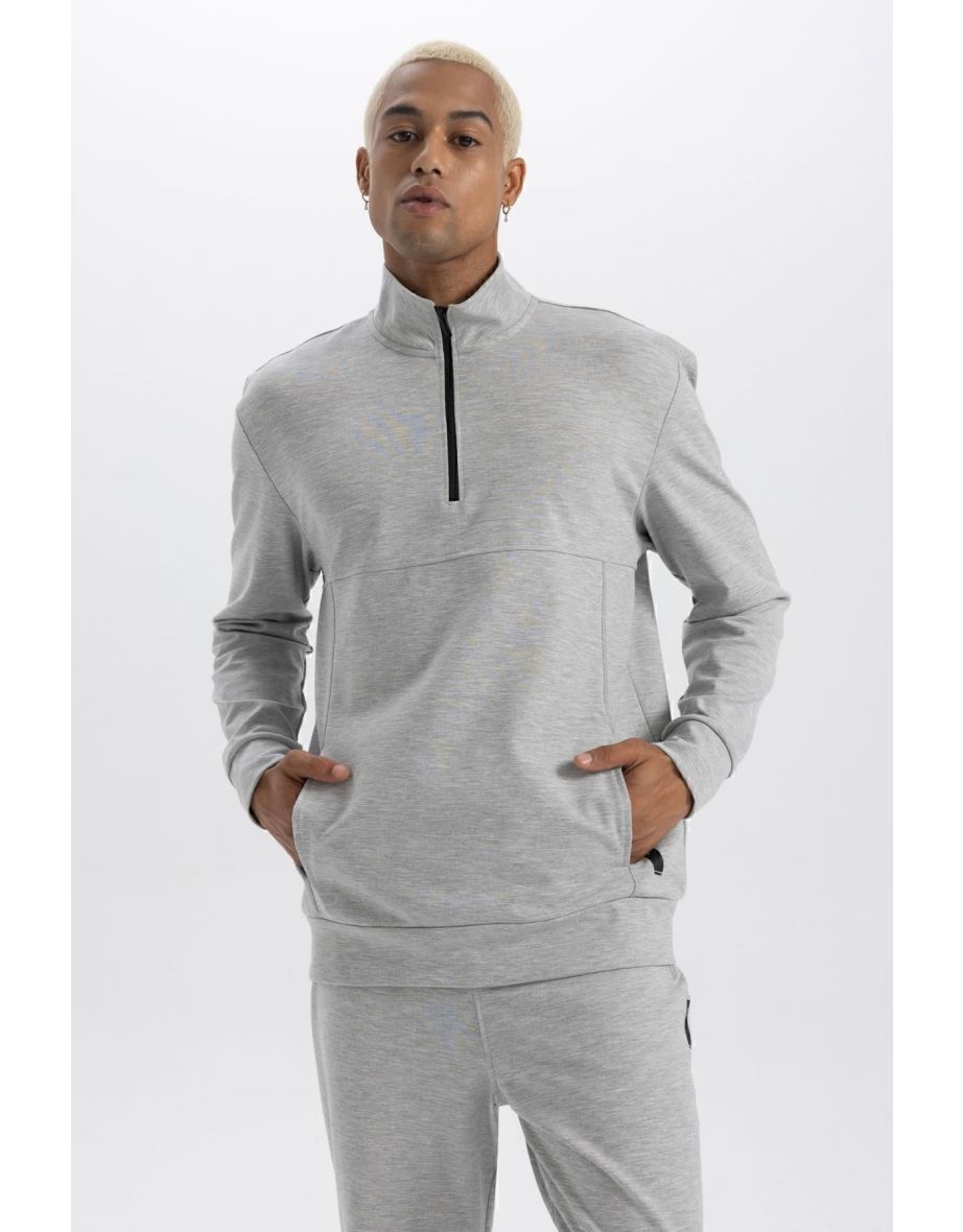 Fit Standard Fit Stand-Up Collar Zippered Sweatshirt