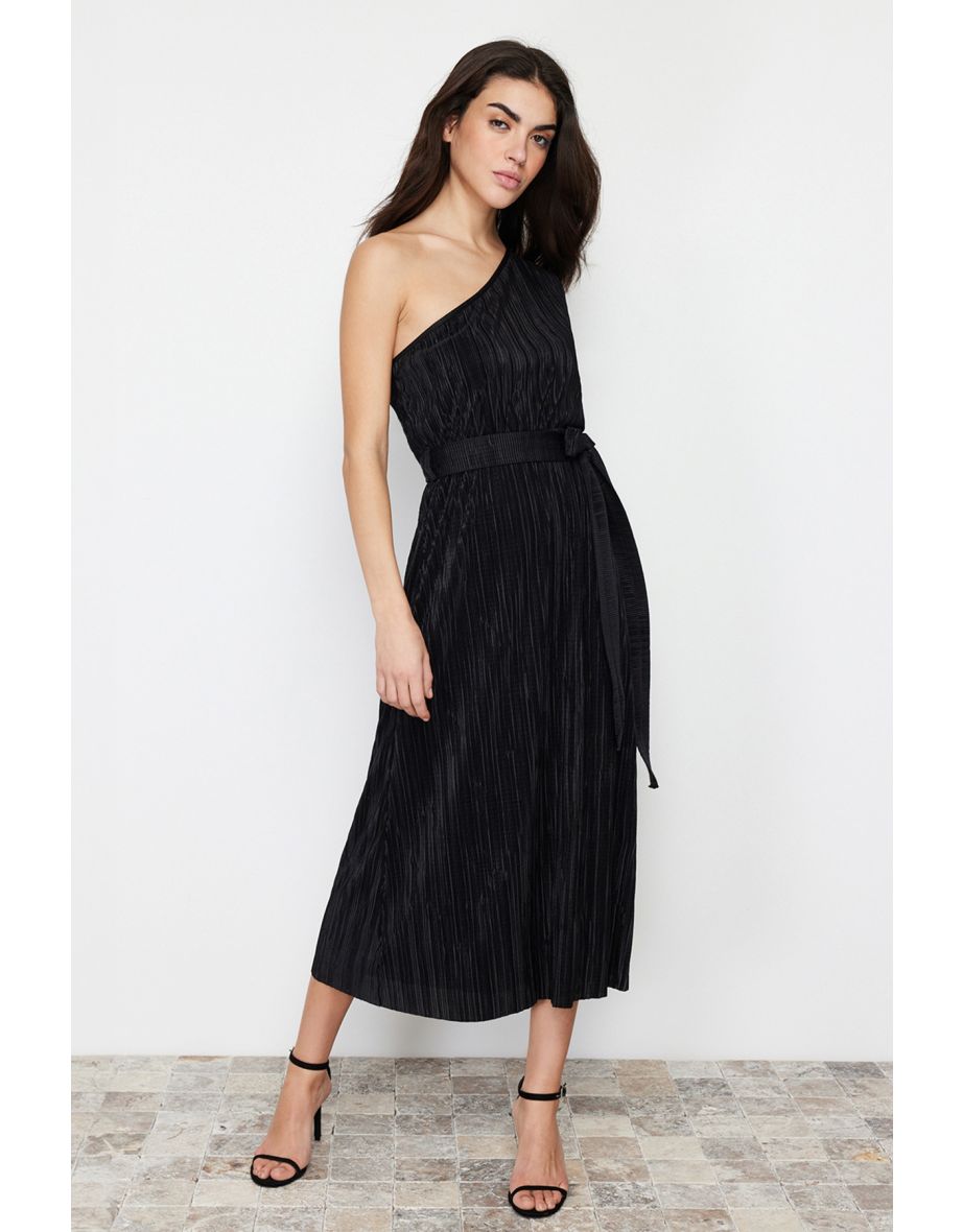 Shop Black Belted Midi Single Sleeve Elastic Knitted Midi Dress Online in Bahrain VogaCloset