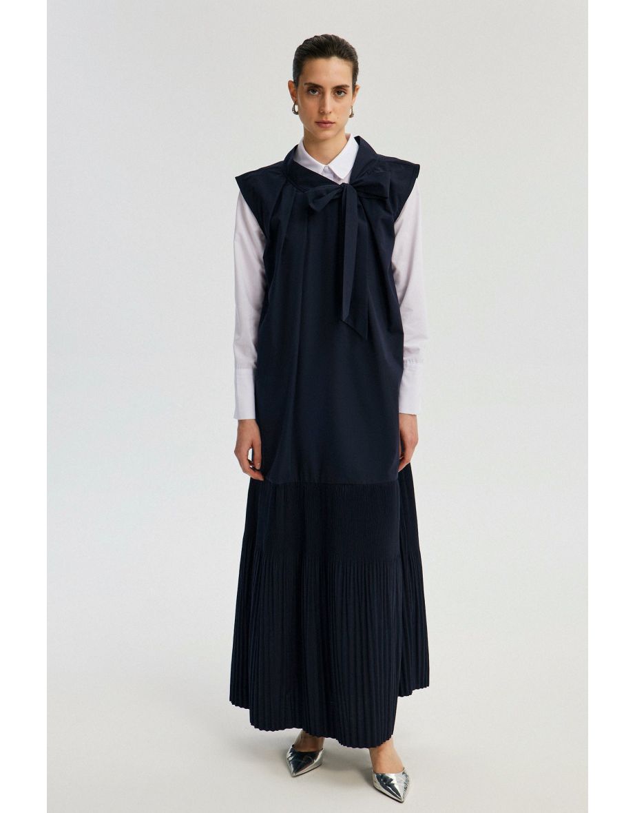 COLLAR TIED PLEATED DRESS