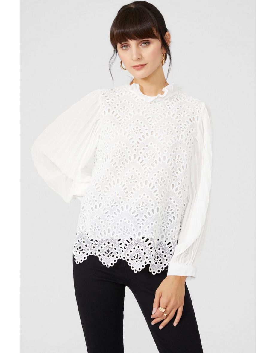 Lace Front Scallop Blouse - white