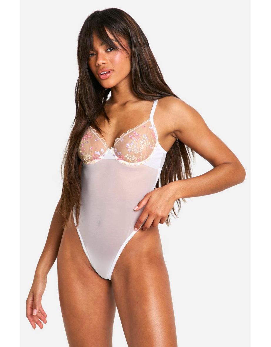 Floral Embroidered Scallop Bodysuit - white
