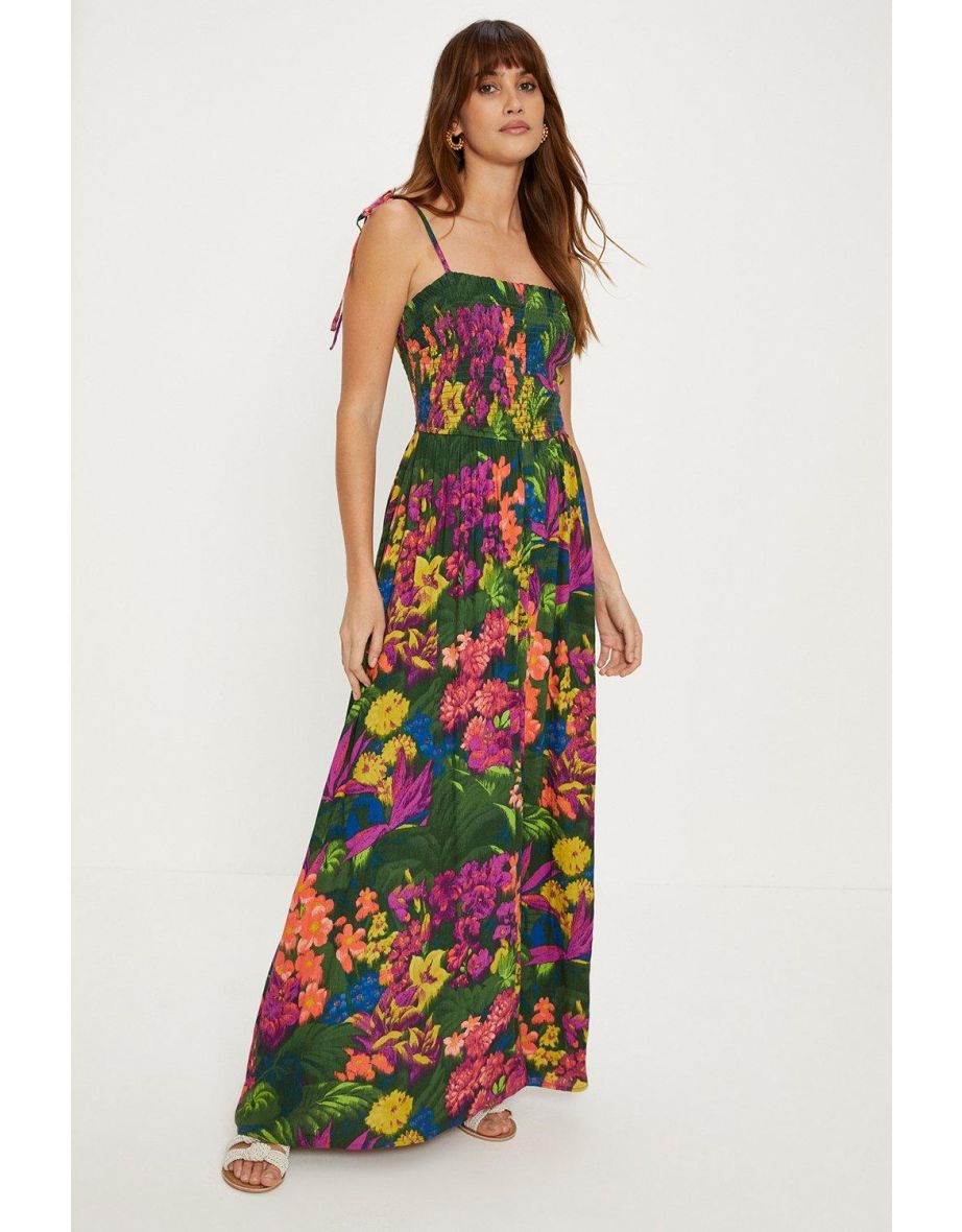 Shop Petite Tropical Print Crinkled Shirred Maxi Dress Online in Bahrain VogaCloset