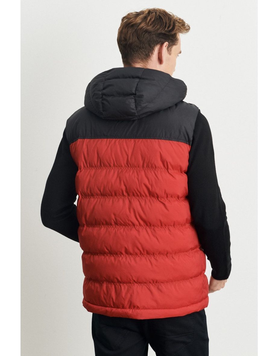 Men's Black-red Standard Fit Regular Cut Hooded Puffer Vest - 4