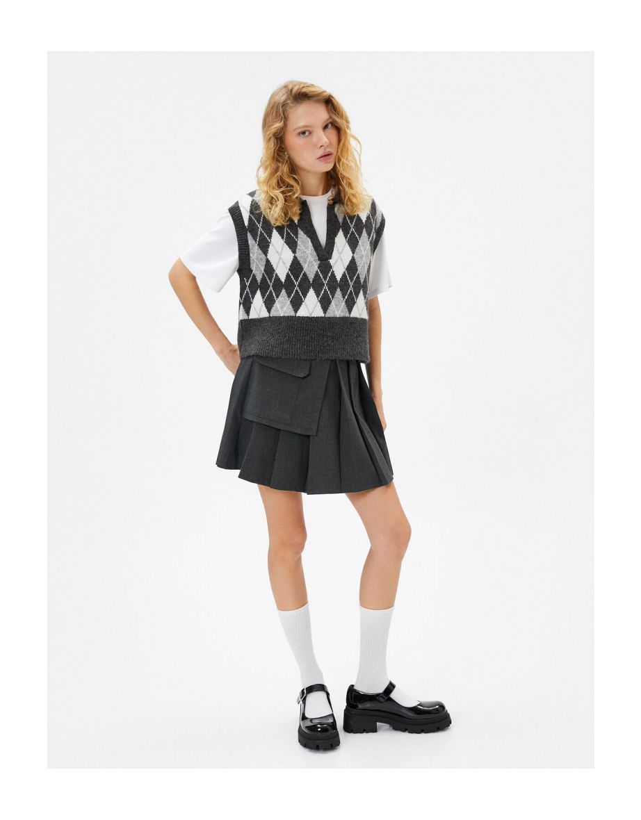Polo Neck Knitwear Sweater with Diamond Pattern Soft Texture