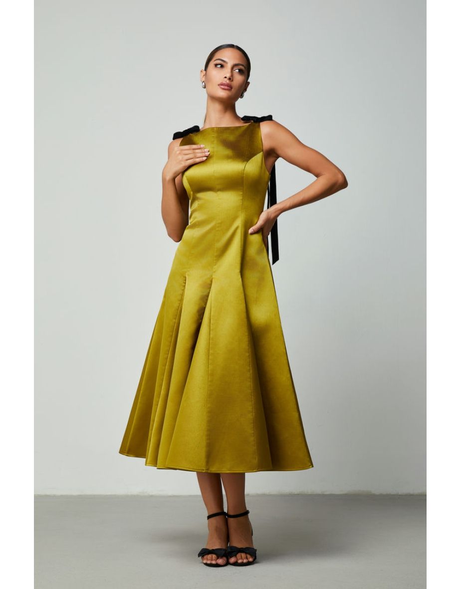 Bow appliquÃ© dress