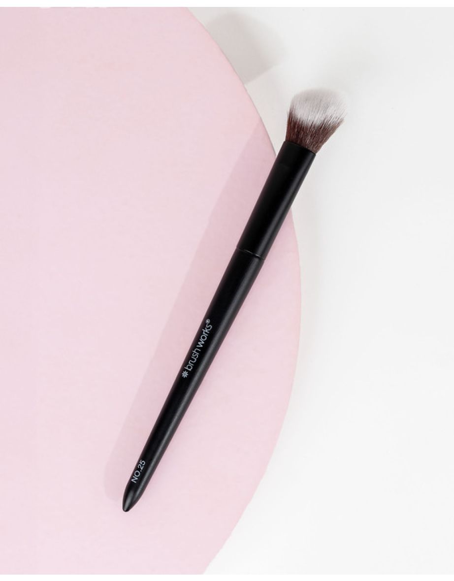 Brushworks No. 25 Brightening Concealer Brush