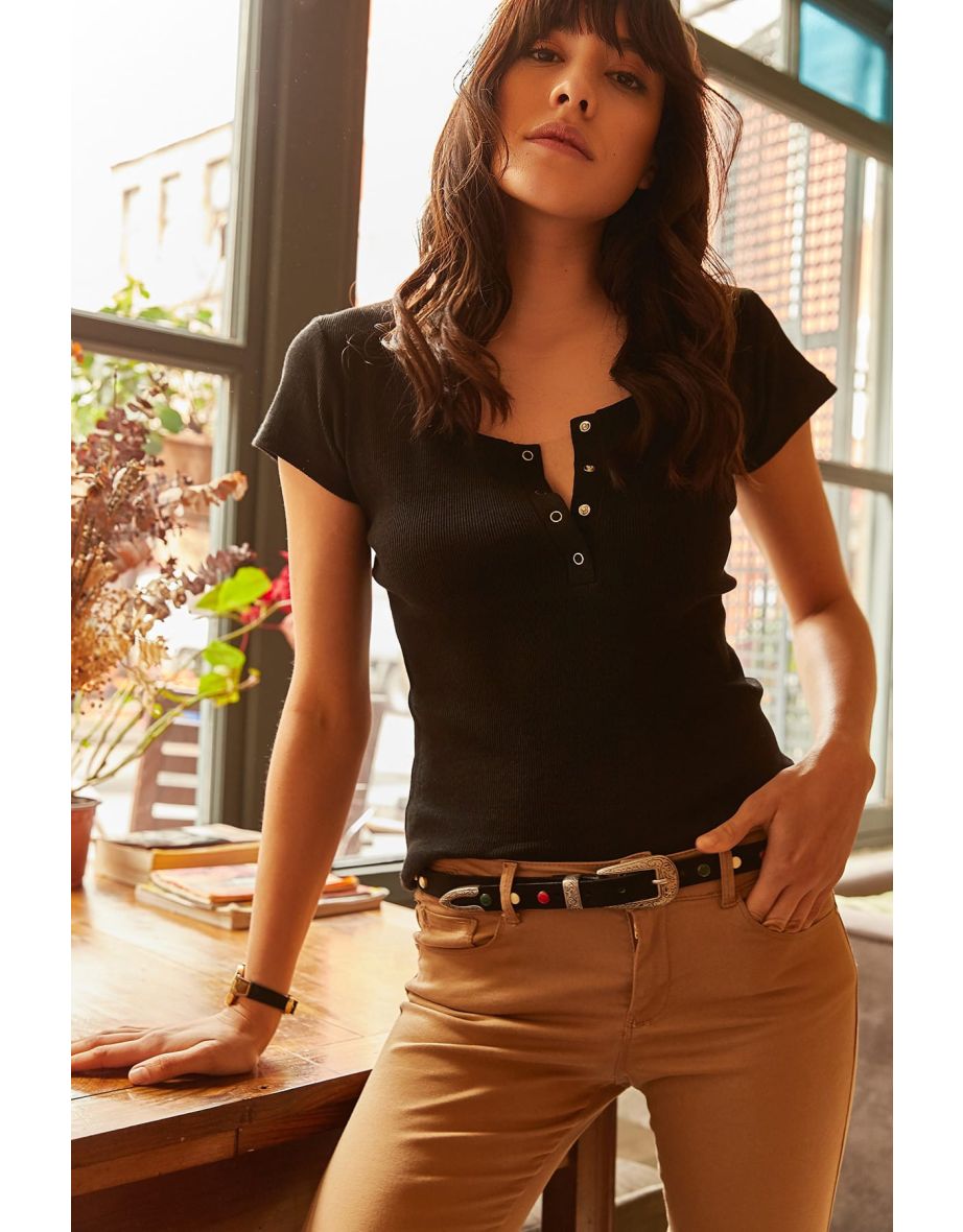 Blouse - Black - Fitted - 3