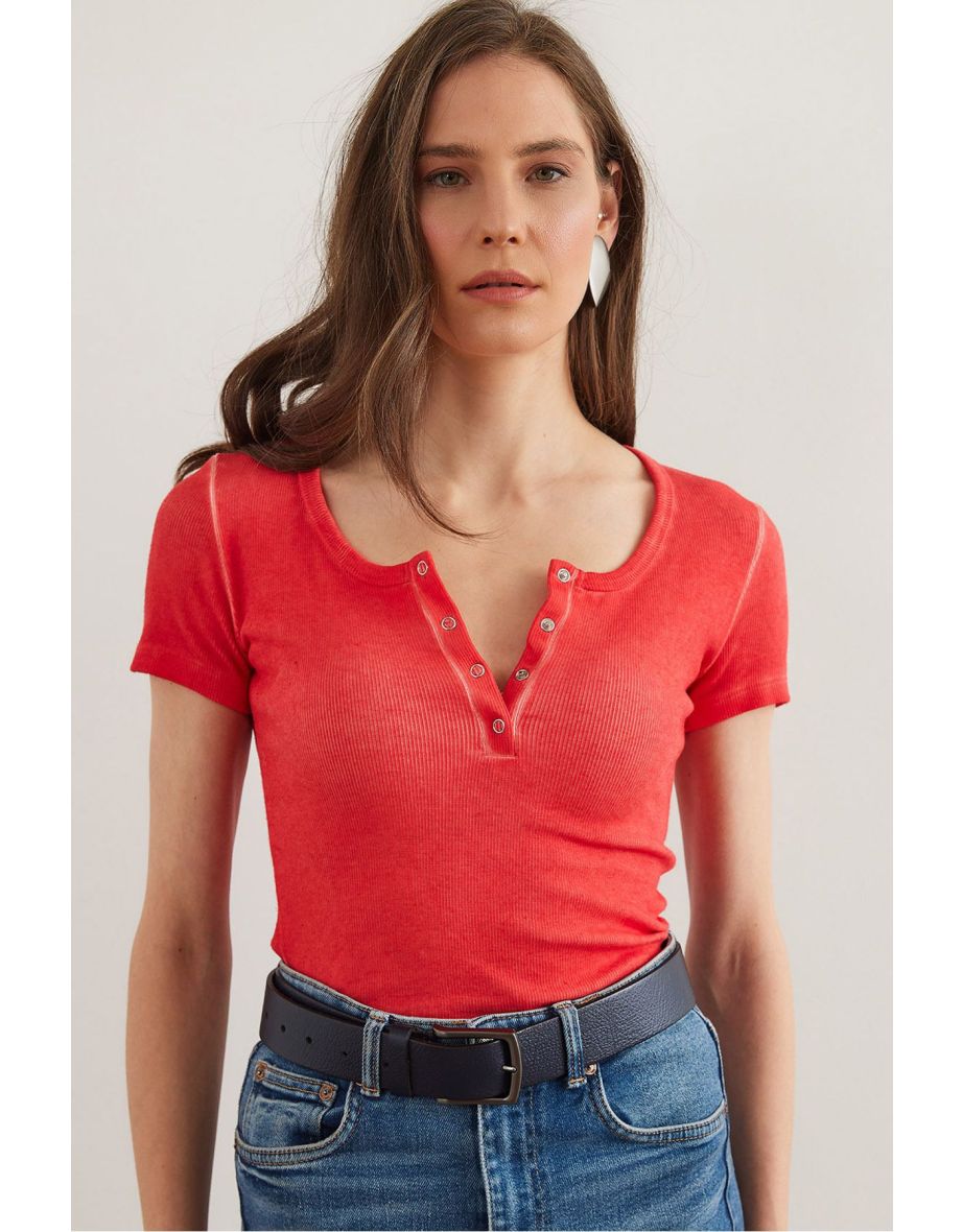 Women's Washed Coral Snap Camisole Blouse