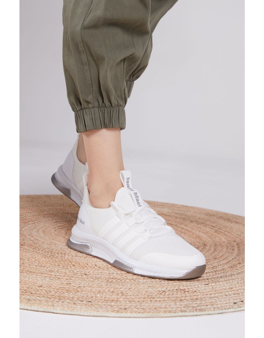 Sneakers - White - Flat - 1