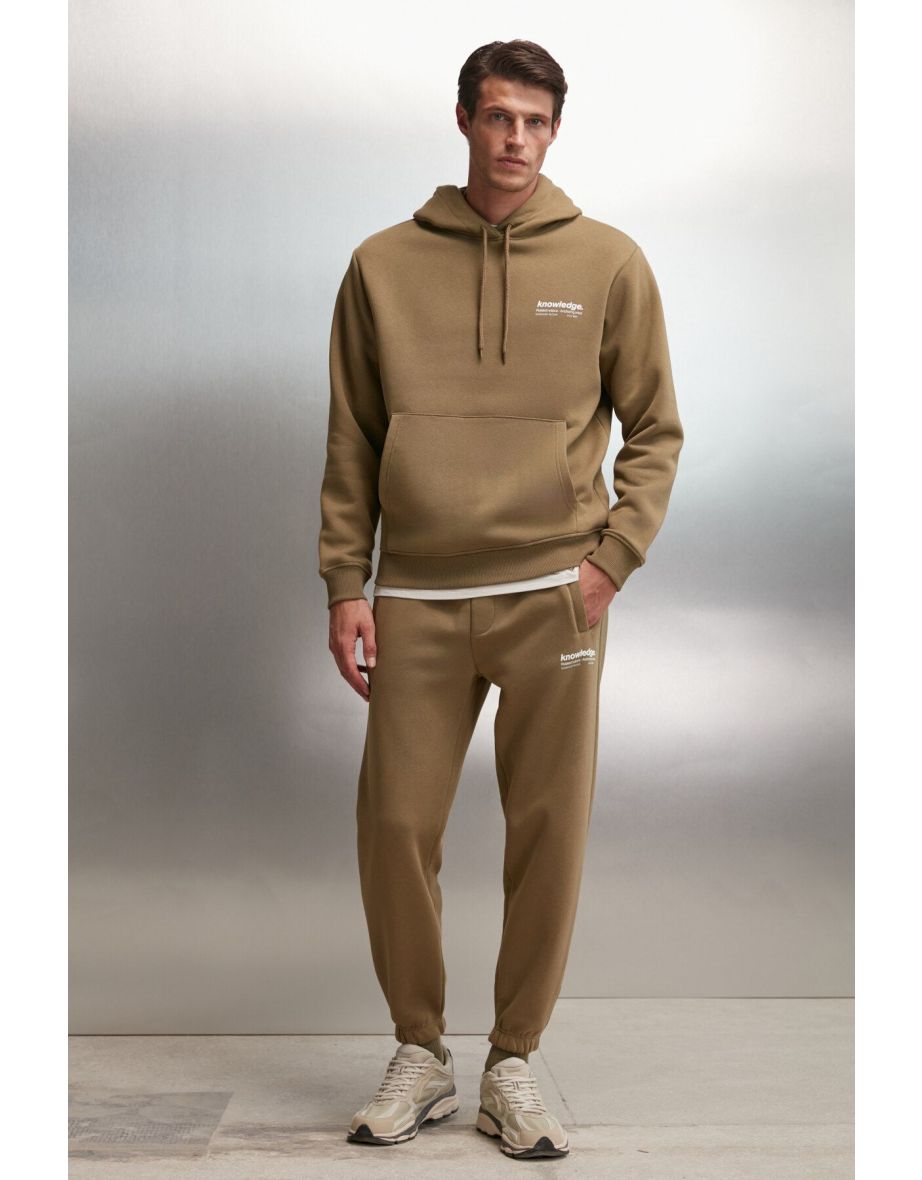 Loic Men's Soft Elastic Skinny Leg Three Pocket Organic Cotton Khaki Sweatpants