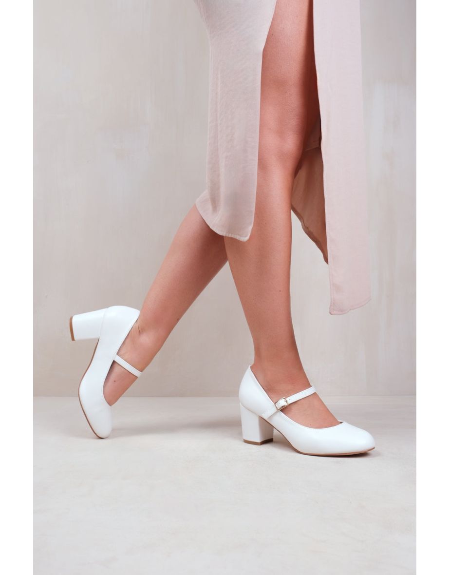 ARACELI WIDE FIT BLOCK HEEL MARY JANE PUMPS IN WHITE FAUX LEATHER