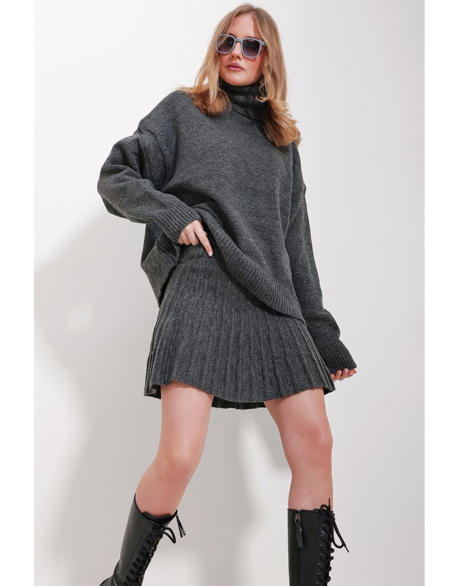 Women's Anthracite Turtleneck Sweater And Pleated Skirt Set