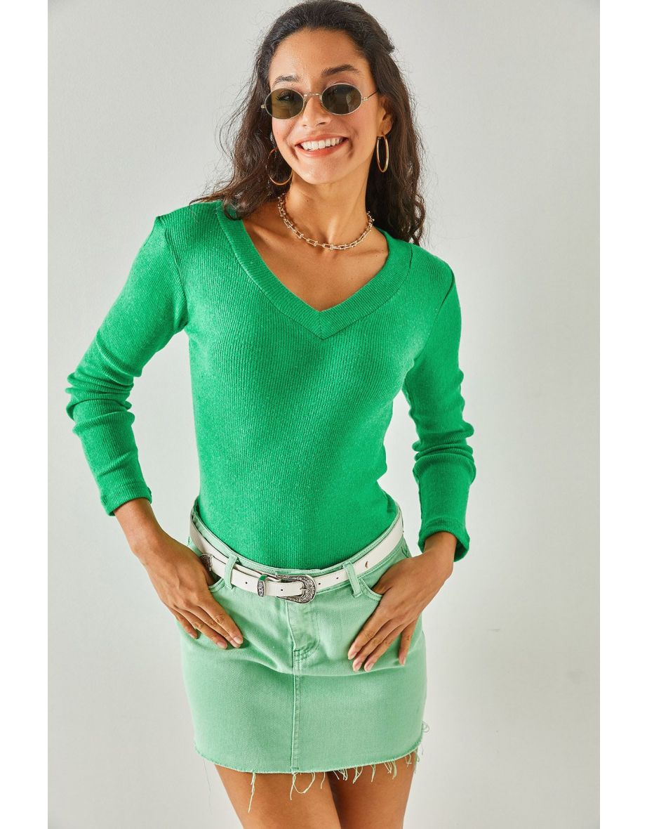 Women's Grass Green Thick Band V-Neck Raising Blouse