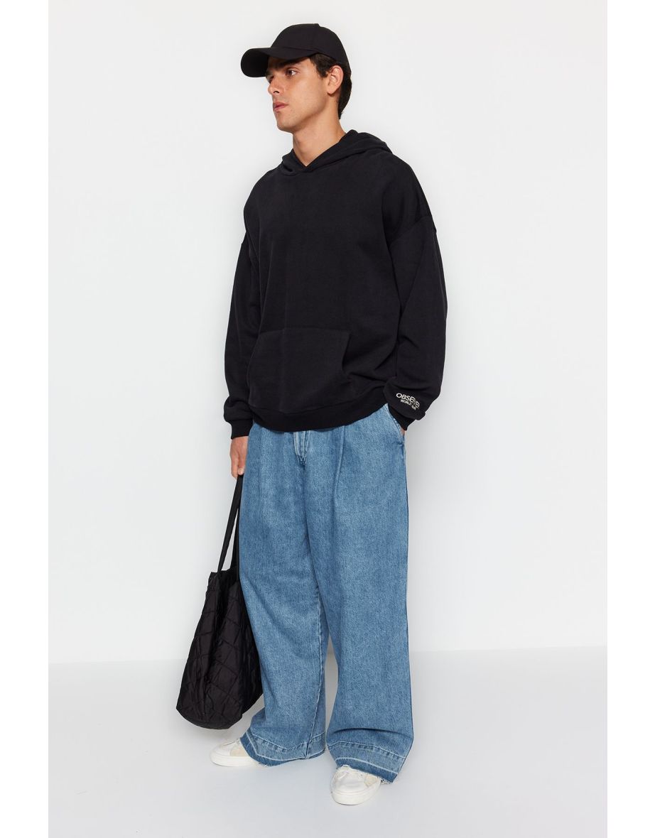 Black Oversize/Wide Cut Embroidered Label Soft Fabric Thick Sweatshirt