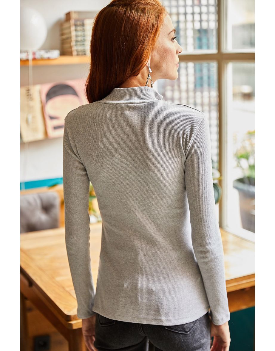 Blouse - Gray - Fitted - 5