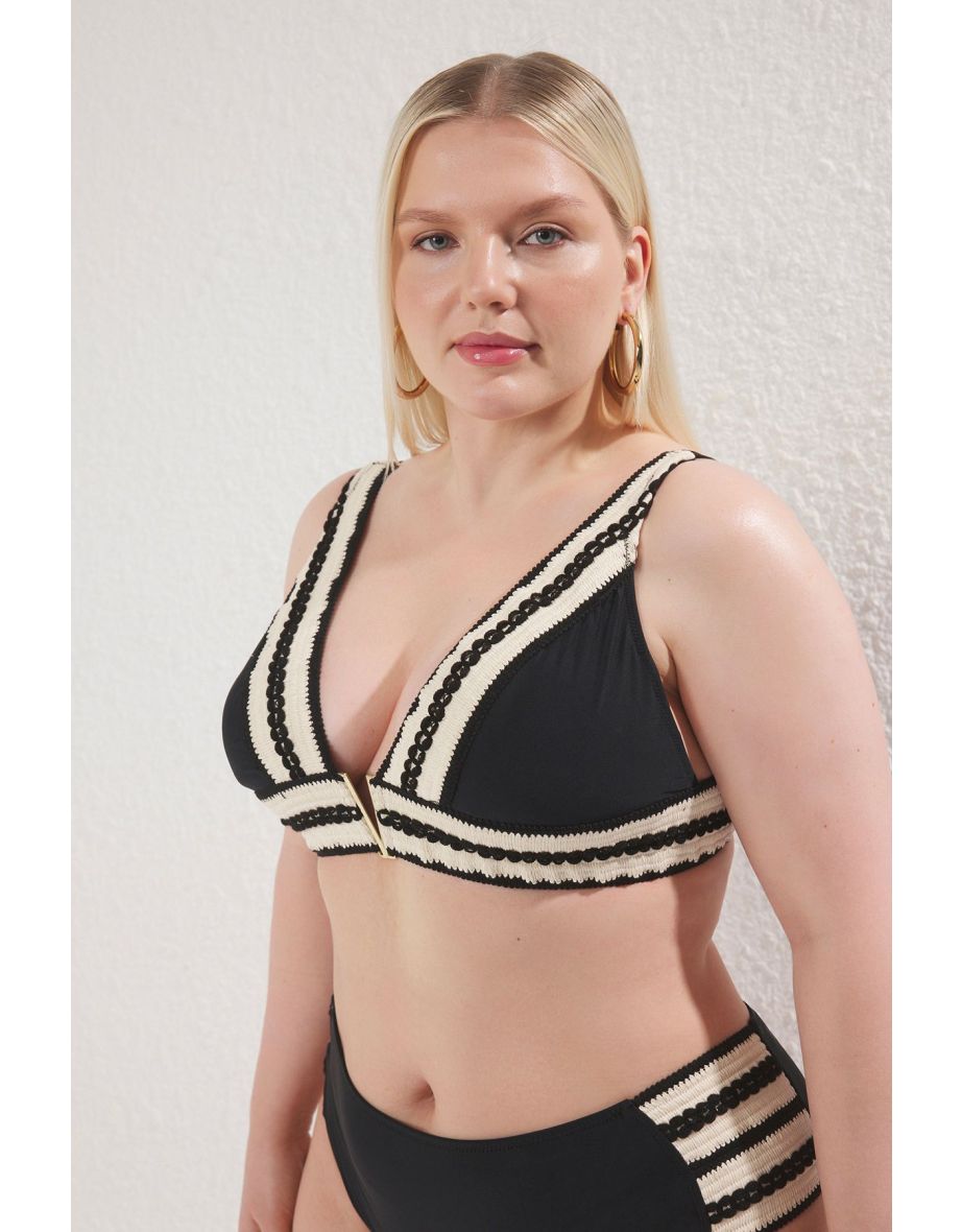 Black Stripe Pattern Detailed V Accessory Plus Size Bikini Top