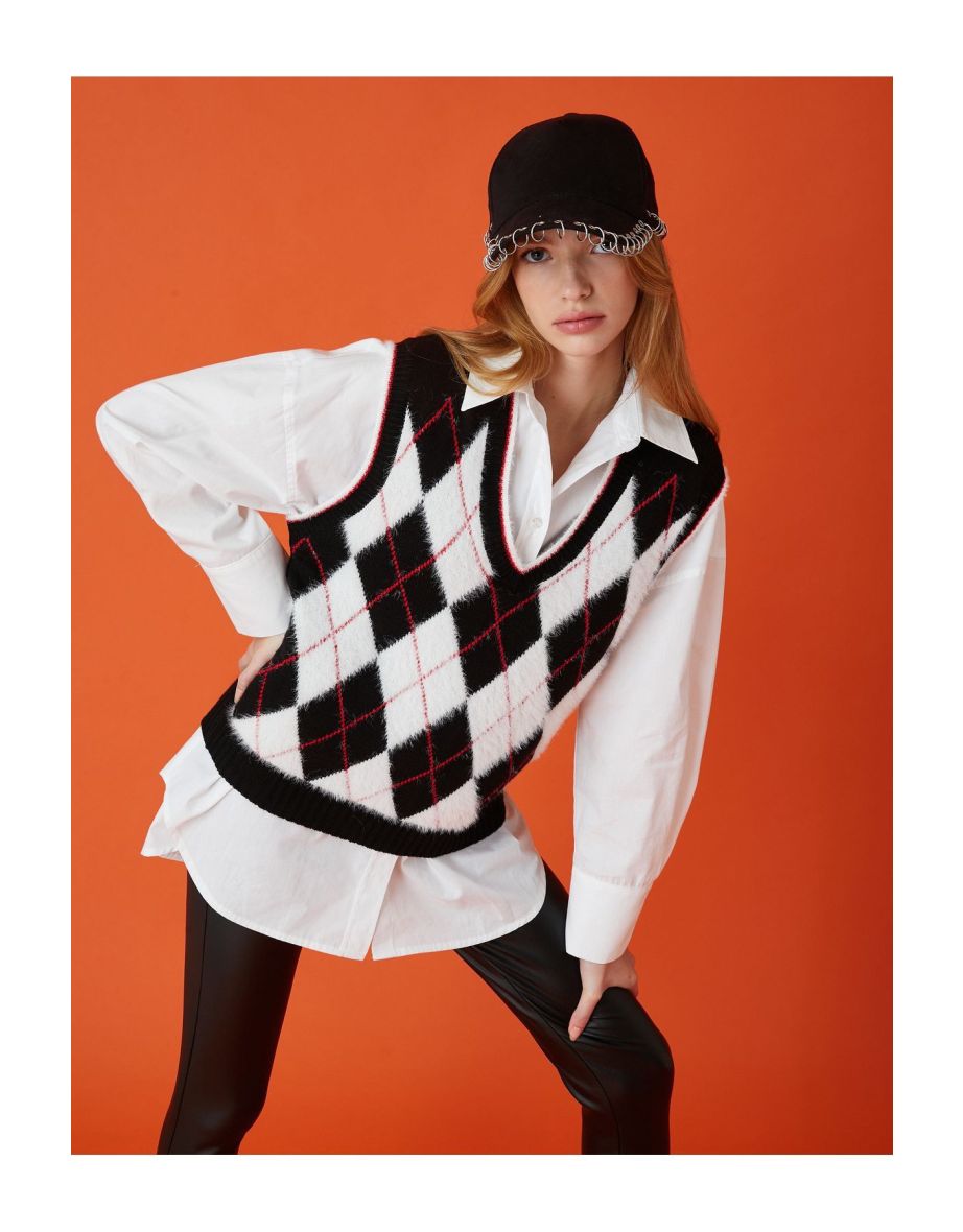 Aslıhan Malbora X - Checkered Sweater