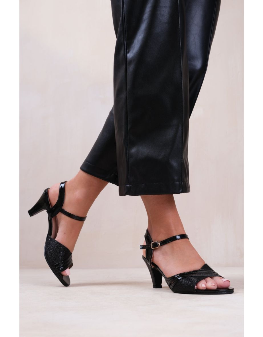 STORMI LOW HEEL SANDALS WITH BUCKLE ANKLE STRAP IN BLACK