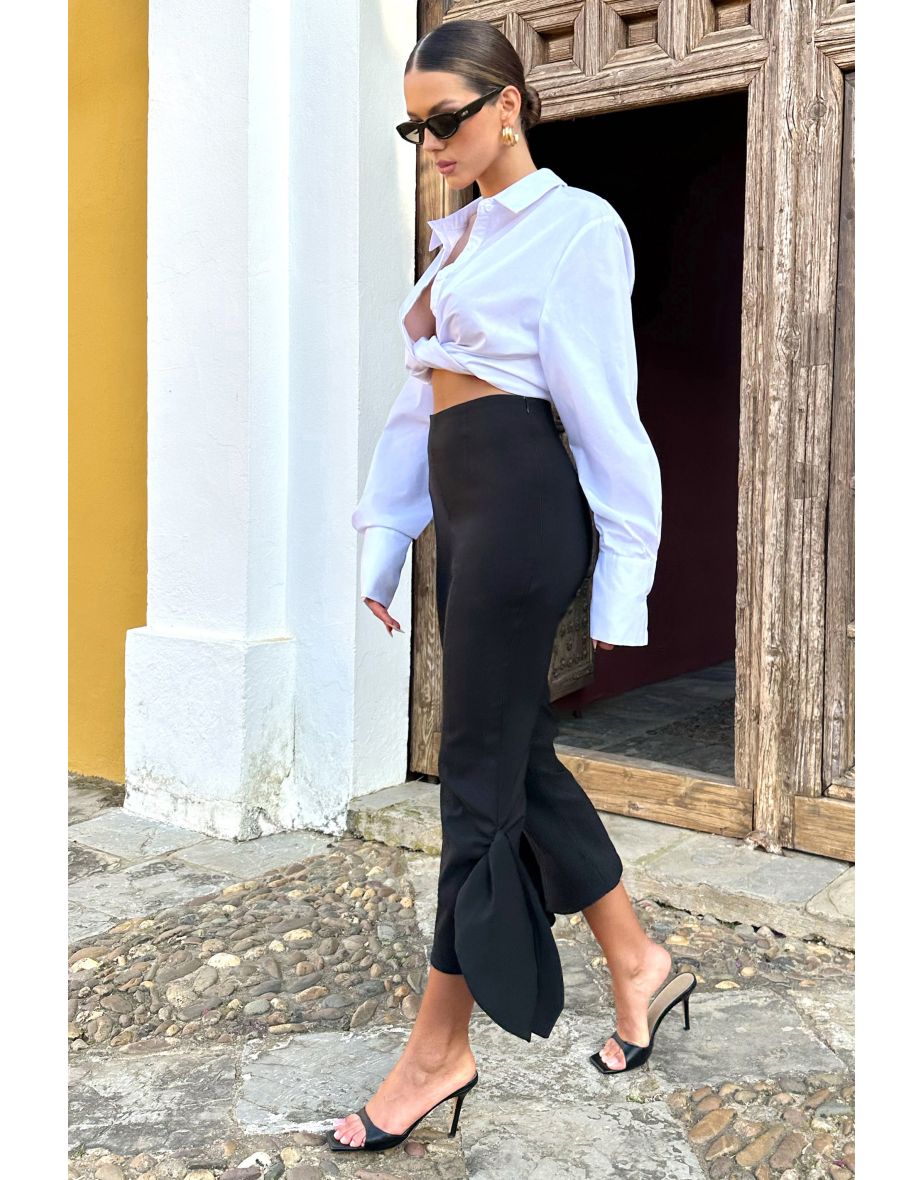 On Stage | Black Cropped Capri Pants With Knot Detail - 5