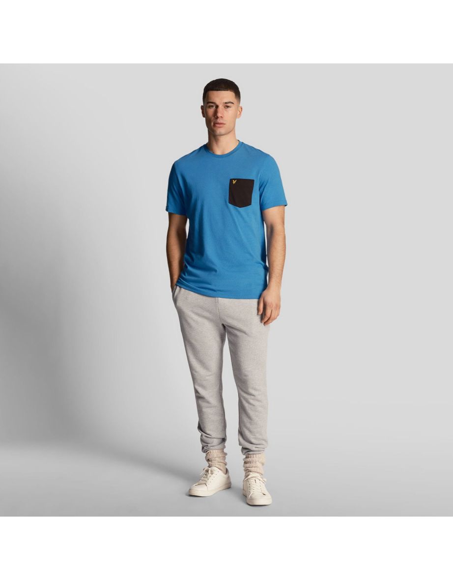 Men's Lyle And Scott Contrast Pocket T-Shirt in Black