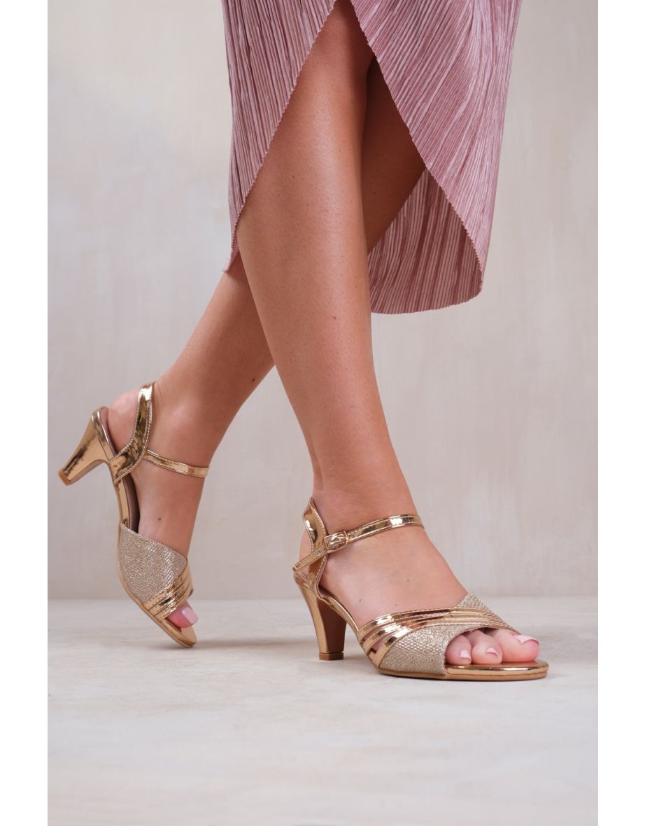 STORMI LOW HEEL SANDALS WITH BUCKLE ANKLE STRAP IN ROSE GOLD
